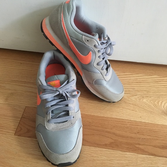 Nike MD Runner 2 womens sz 9 running shoes - Picture 1 of 12